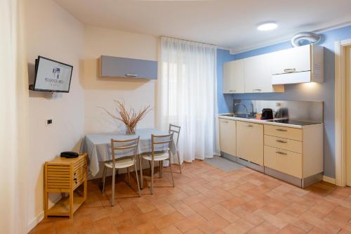 One-Bedroom Apartment image 7