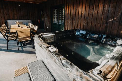 Karstais baseins, Varsag Resort in Varsag