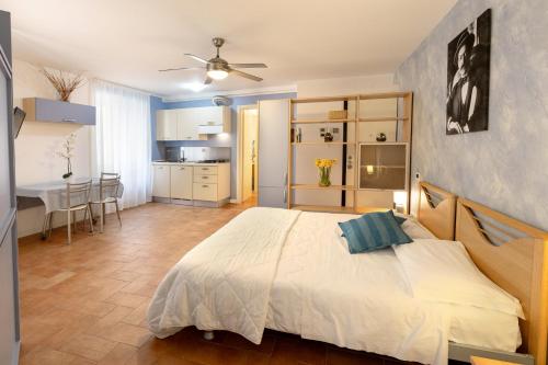 One-Bedroom Apartment image 10