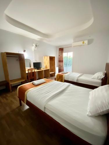 2 twin beds