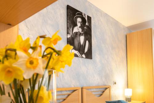 One-Bedroom Apartment image 8