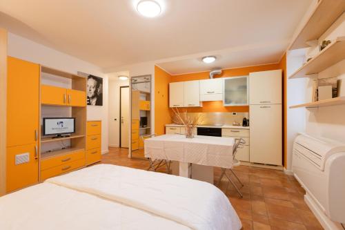 One-Bedroom Apartment image 6