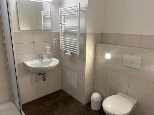 2 bedrooms, 3 beds