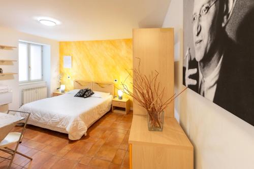 One-Bedroom Apartment image 8