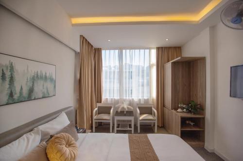 room detail thumbnail 1