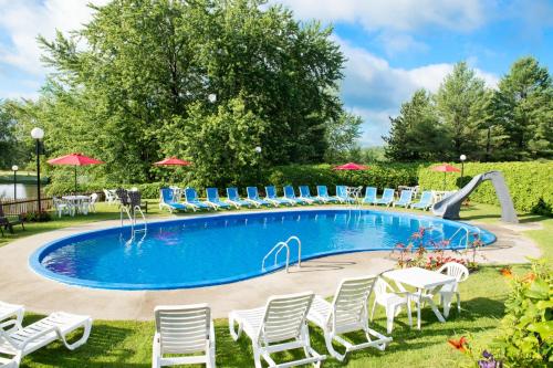 สระว่ายน้ำ, Hotel Cheribourg in ออร์ฟอร์ด (QC)