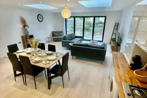 3 Bed Flat - Sleeps 6 - Parking - Wifi - Cambridge