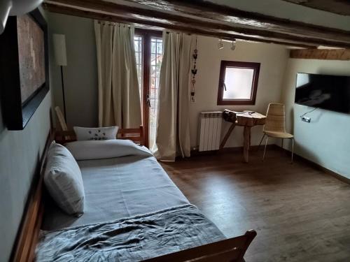 1 double bed, 1 twin bed