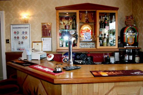 Ilfracombe House - image 2
