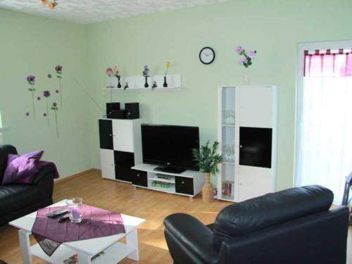 3 bedrooms, 4 beds
