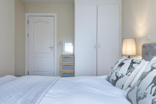 Riverside Apartment - image 7