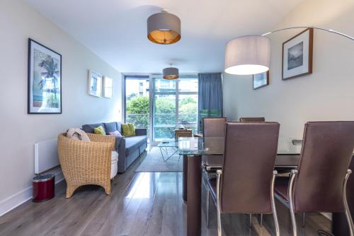 Riverside Apartment - image 6
