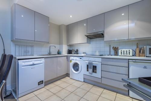 Riverside Apartment - image 14