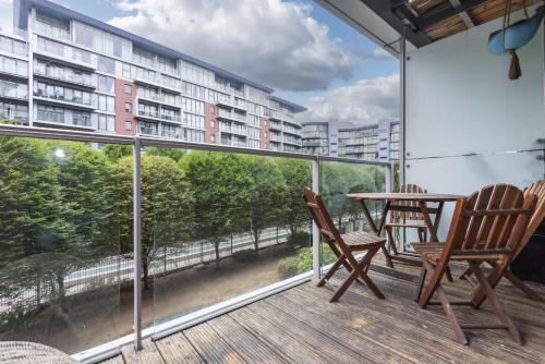 Riverside Apartment - image 13