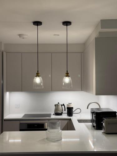 Comfort 3 Bedroom Home in Notting Hill - image 8