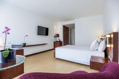 room detail thumbnail 1