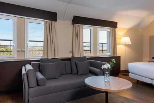 1 king bed, 1 sofa bed