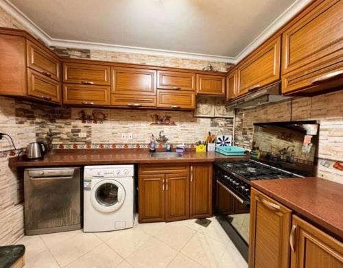 Cozy Rustic 2BR Apartment in Prime Location