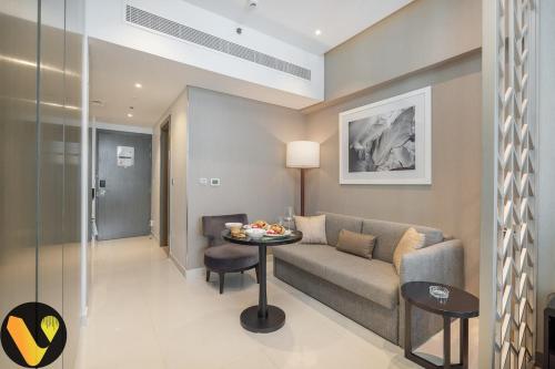 Vogue DAMAC Maison Prive Balcony & Pool with Canal View Prime Business Bay Location, Steps from Downtown & Burj Khalifa, Dubaj (fotografie 8)