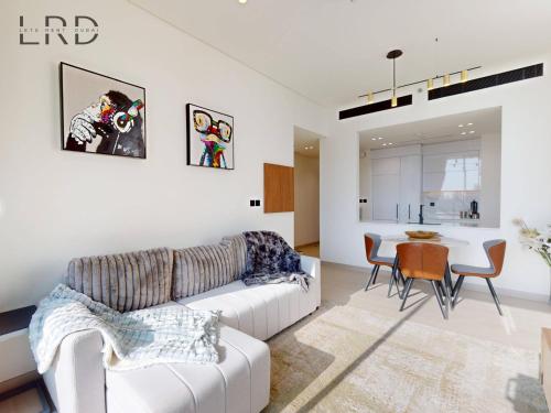 Modern Smart Home 2BR with Private Pool in JVC, Dubaj (zdjęcie 2)