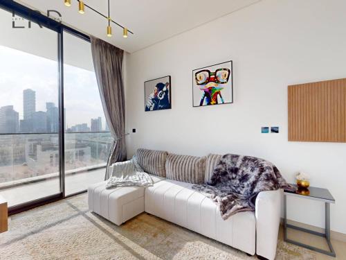 Modern Smart Home 2BR with Private Pool in JVC, Dubaj (zdjęcie 3)