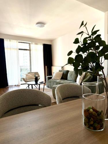 Crown Apartments - BW Arcadia