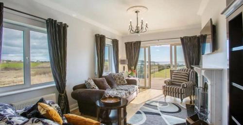 Waterford Villa - 5 Bed - Sleeps 10 - Parking in Ardmore