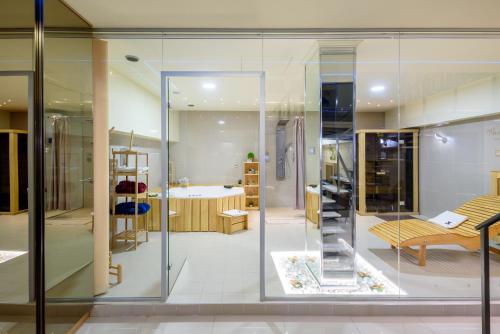 One-Bedroom Apartment image 9