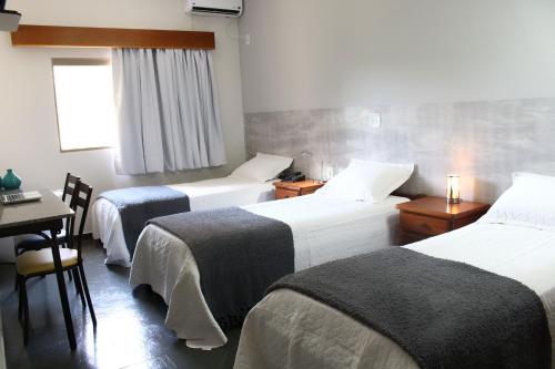 4 twin beds