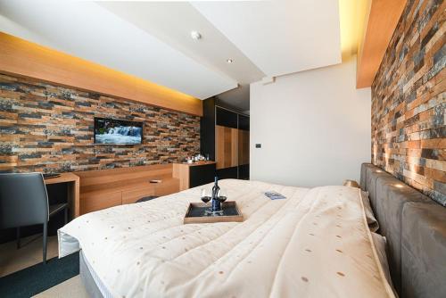 Double Room with Free Spa Access image 5