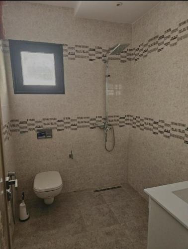 Baño, Maison Indépendante Récente et Climatisée à Kelibia - Quartier Bousten 8min de la plage (Maison Independante Recente et Climatisee a Kelibia - Quartier Bousten 8min de la plage) in Kelibia