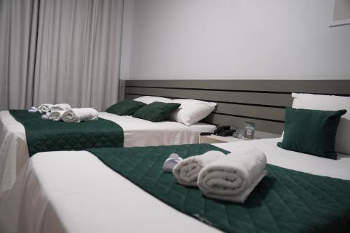 1 double bed, 1 twin bed