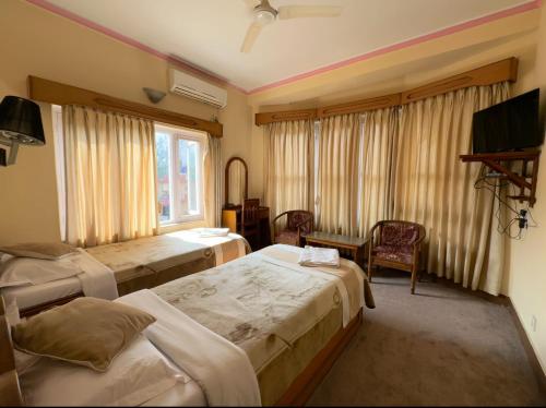 2 twin beds