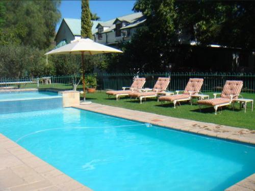 Úszómedence, Rainbow Glen Self Catering Chalets in Montagu