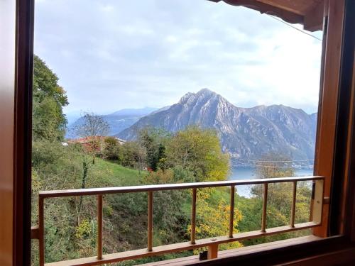 Skats, EnjoyIseoLake - Oasi Azzurra - Cosy flat with a terrace and a great view over lake and mountains in Fonteno