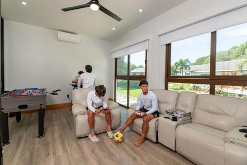 Paradise Reef Villas in Parrot Tree