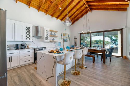 Paradise Reef Villas in Parrot Tree