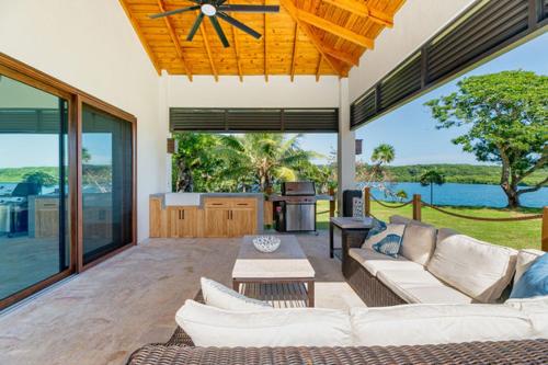 Paradise Reef Villas in Parrot Tree