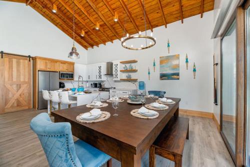 Paradise Reef Villas in Parrot Tree