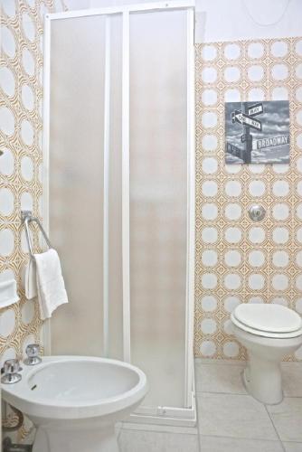 Two-Bedroom Apartment D16 image 6
