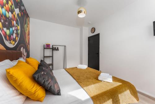 Deluxe Quadruple Room image 9