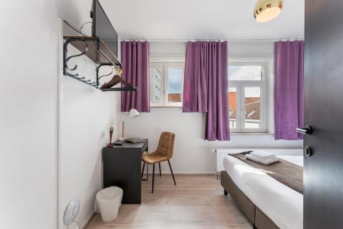 Deluxe Quadruple Room image 8