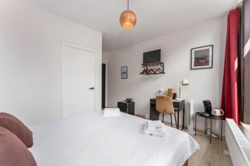 Double Room image 9