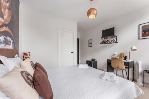 Double Room image 10