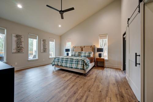 Stayhocha Creekside Pets Lux Cabin Views Hot Tub