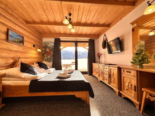 Apartment with fireplace and mountain view