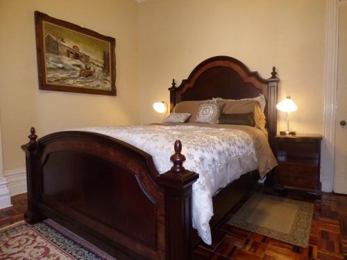 Deluxe Queen Room with Ensuite