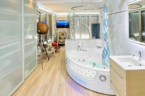 Superbe Appartement ,Terrasse avec climatisation et parking payants - Location saisonnière - Bagneux