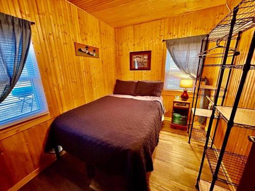 Lake Breeze Loons Landing Resort Cabin 4 Lake Breeze Loons Landing Resort Cabin 4