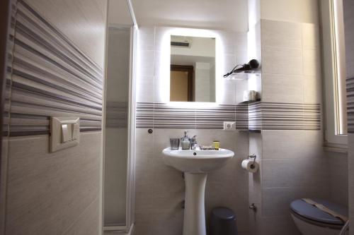 Ottaviano 2BR Holiday House, Rome (photo 10)